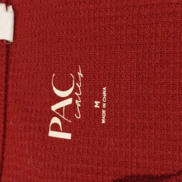 PAC cares vneck croptop size medium - Picture 2 of 4